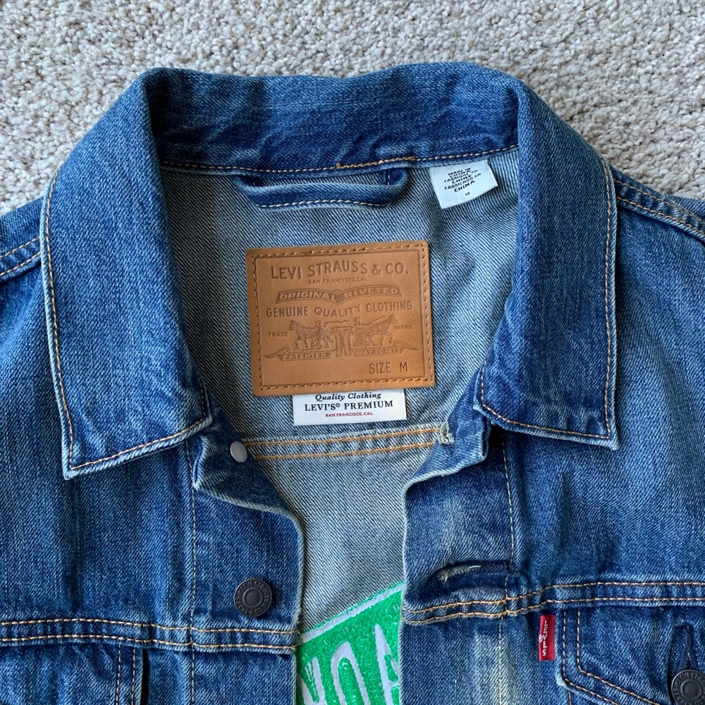 Levi’s Premium Denim Custom Trucker Jacket - Picture 3 of 6